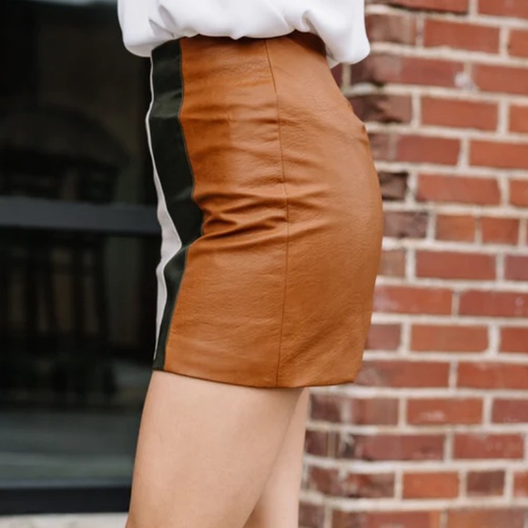 •NEW•Wild Honey Ladies Camel Brown Vegan Leather Skirt - Picture 3 of 14
